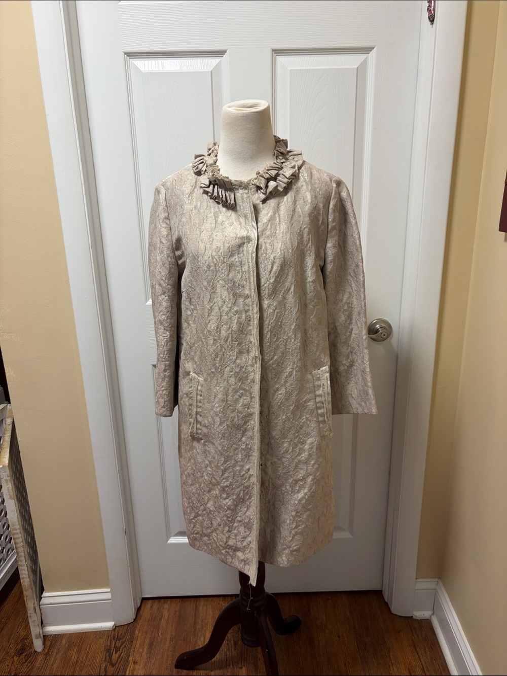 Elie Tahari Textured Cream Trench Coat